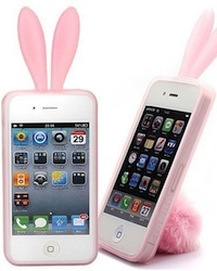 Coque iPhone 4 LAPIN 3D avec oreilles et pompon rose pâle pas chère !